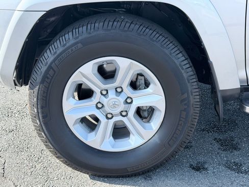 Used 2018 Toyota 4Runner SR5 Premium RWD image 37