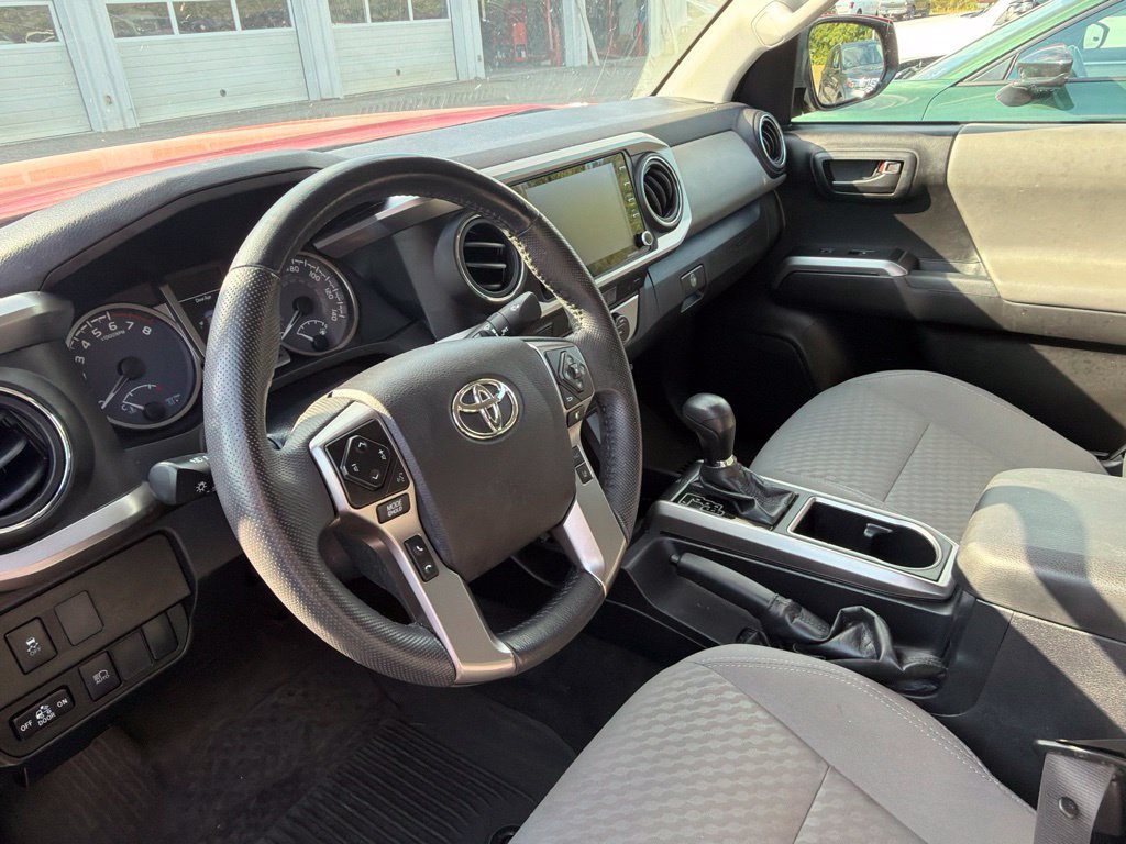 Used 2022 Toyota Tacoma SR5 AWD/4WD image 5