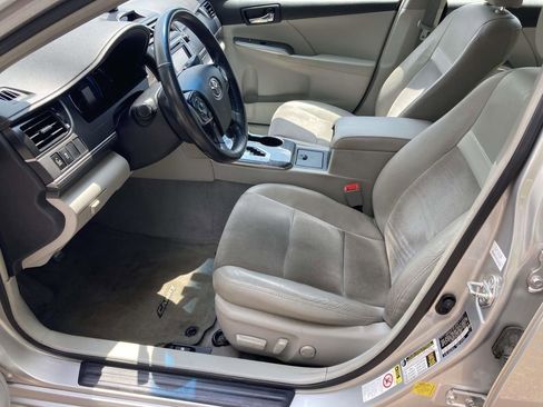 Used 2012 Toyota Camry XLE w/ Leather Pkg FWD image 11