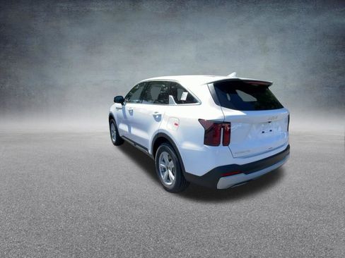 Used 2025 Kia Sorento LX image 18