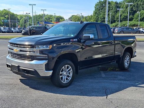Used 2019 Chevrolet Silverado 1500 LT w/ Z71 Off-Road Package AWD/4WD image 3