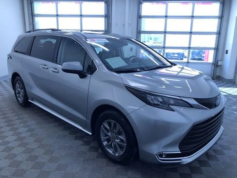 Certified 2024 Toyota Sienna XLE image 37