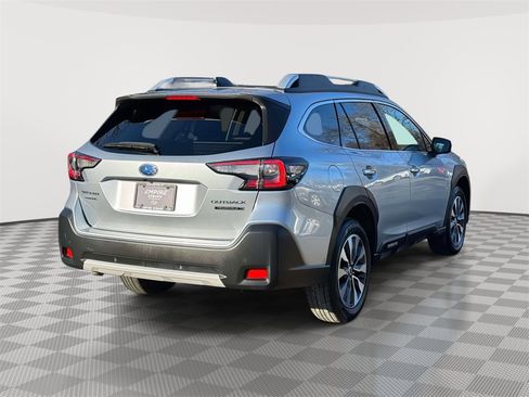 Used 2023 Subaru Outback Touring XT image 7
