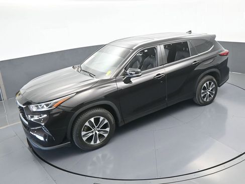 Used 2021 Toyota Highlander XLE image 46