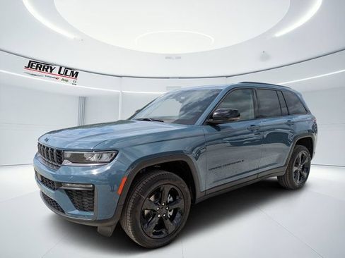 New 2026 Jeep Grand Cherokee Limited w/ Limited Altitude Package RWD image 7