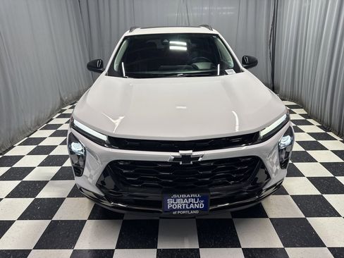 Used 2024 Chevrolet Trax ACTIV w/ Sunroof Package image 2