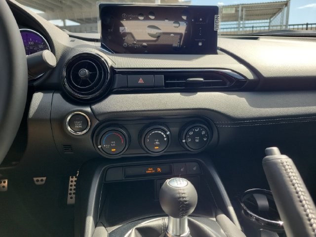 New 2026 MAZDA MX-5 Miata Club w/ Interior Package RWD image 15