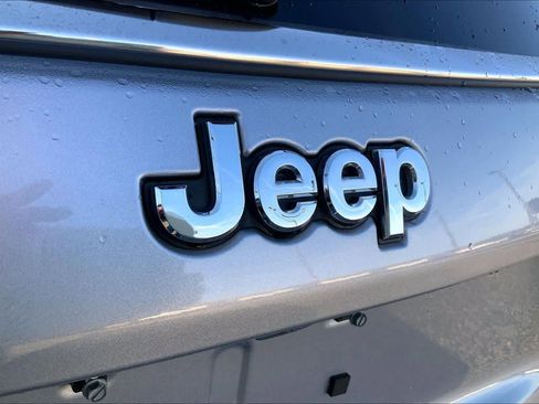 Used 2024 Jeep Compass Limited image 29