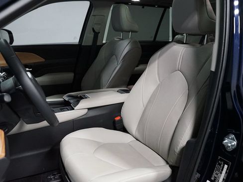Certified 2025 Toyota Grand Highlander FWD image 28