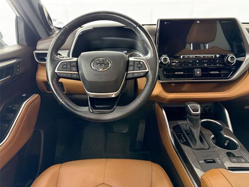 Used 2022 Toyota Highlander Platinum AWD/4WD image 33