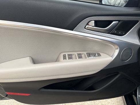 Used 2023 Genesis G70 2.0T w/ Sport Prestige Package image 10