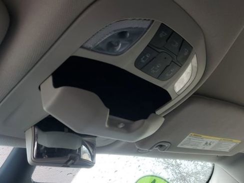 Certified 2024 Chrysler Pacifica Touring-L image 20