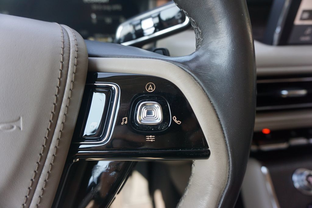 Used 2020 Lincoln Aviator Reserve w/ Equipment Group 202A AWD/4WD image 8