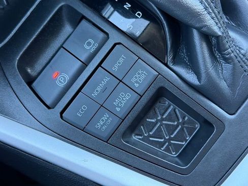 Certified 2021 Toyota RAV4 LE AWD/4WD image 35