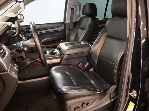 Used 2018 Chevrolet Tahoe LS image 3