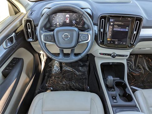 Used 2019 Volvo XC40 T5 Momentum image 14