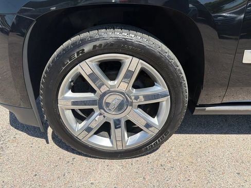 Used 2017 Cadillac Escalade ESV Premium Luxury RWD image 12