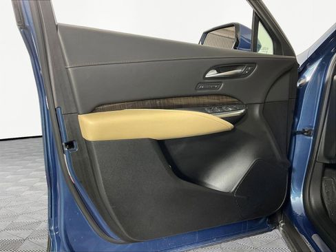 Used 2025 Cadillac XT4 Premium Luxury w/ Technology Package AWD/4WD image 20