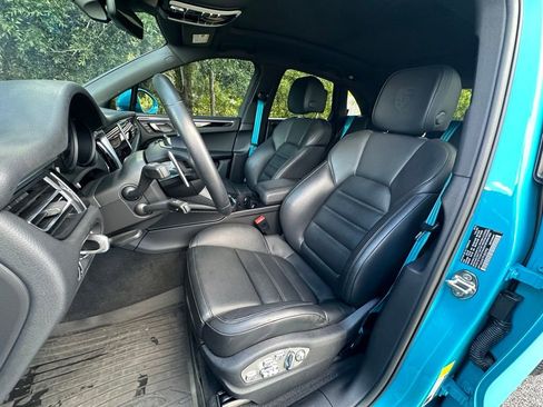 Certified 2023 Porsche Macan AWD/4WD image 5