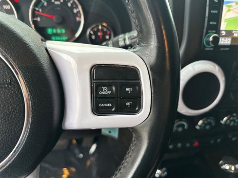 Used 2018 Jeep Wrangler Unlimited Sahara w/ Dual Top Group AWD/4WD image 27
