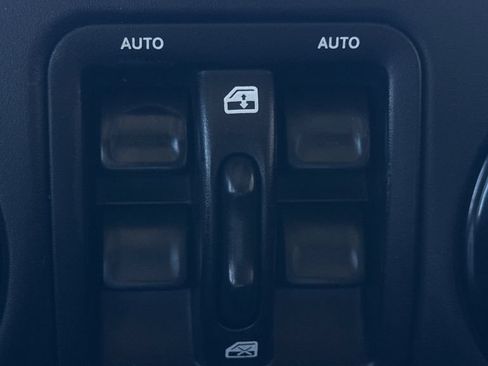 Used 2015 Jeep Wrangler Unlimited Sahara AWD/4WD image 32