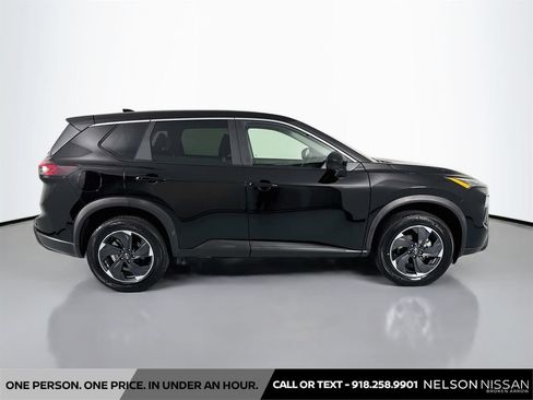 Certified 2025 Nissan Rogue SV FWD image 4