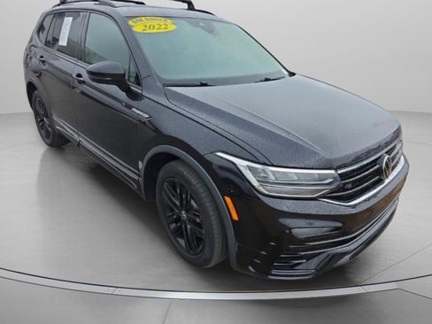 Used 2022 Volkswagen Tiguan SE R-Line image 2