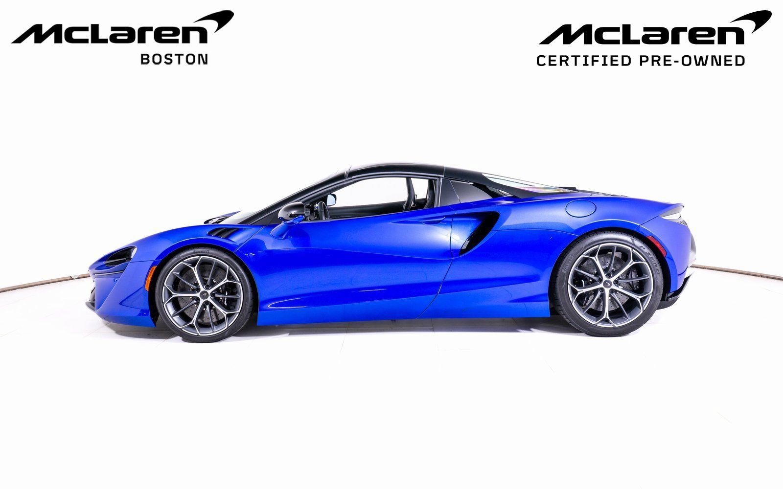 Used 2025 McLaren Artura Spider RWD image 3