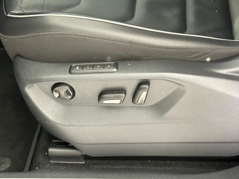 Used 2018 Volkswagen Tiguan SEL Premium image 14