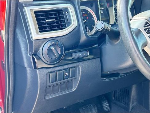 Used 2017 Nissan Titan SV AWD/4WD image 6