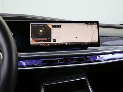Used 2024 BMW 740i image 9