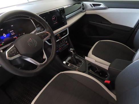 New 2025 Volkswagen Taos SE image 21