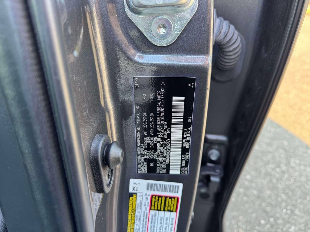 Used 2023 Toyota Highlander Limited AWD/4WD image 13