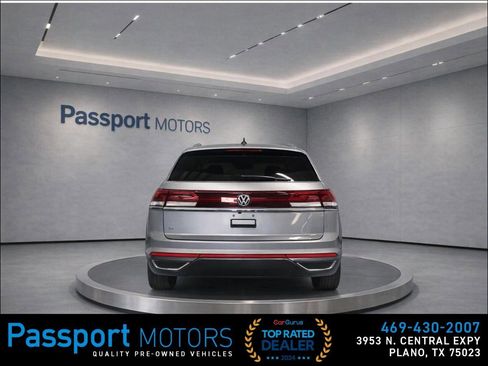 Used 2024 Volkswagen Atlas Cross Sport SE image 5