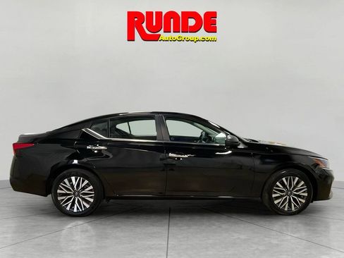 Used 2024 Nissan Altima 2.5 SV image 6