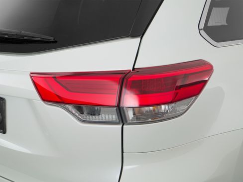 Used 2017 Toyota Highlander Limited FWD image 58