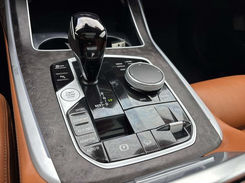 Used 2022 BMW X7 xDrive40i AWD/4WD image 25