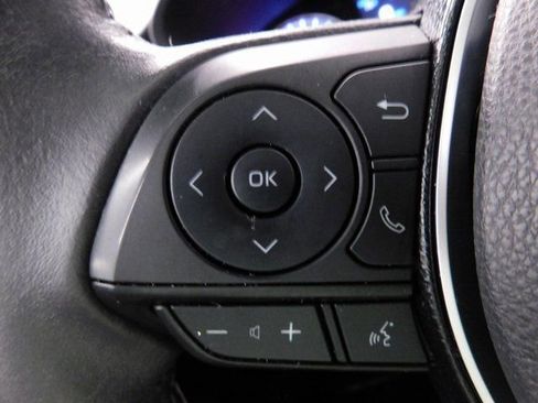 Used 2020 Toyota RAV4 XLE Premium image 38