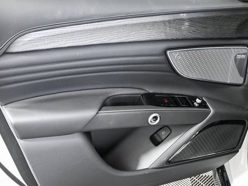 New 2025 Maserati Grecale Modena image 9