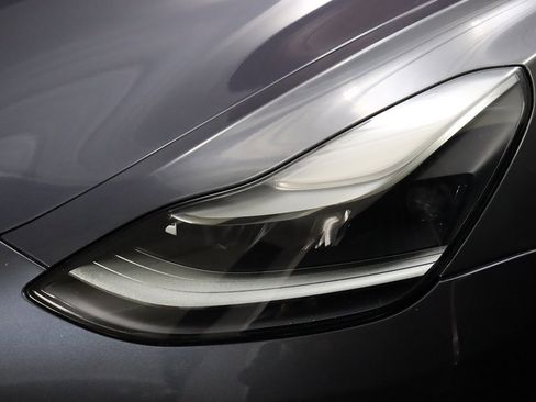 Used 2023 Tesla Model 3 Standard Range image 4