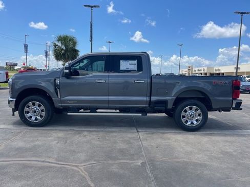 New 2025 Ford F250 Lariat w/ Chrome Package image 4