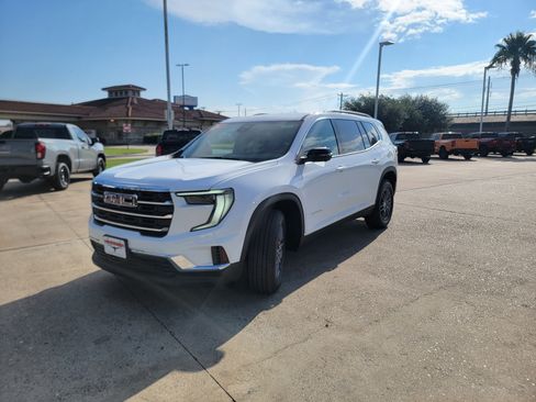 Used 2025 GMC Acadia Elevation image 3
