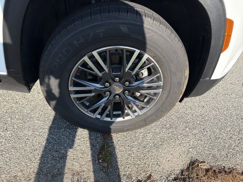 Certified 2026 Chevrolet Traverse LT AWD/4WD image 12