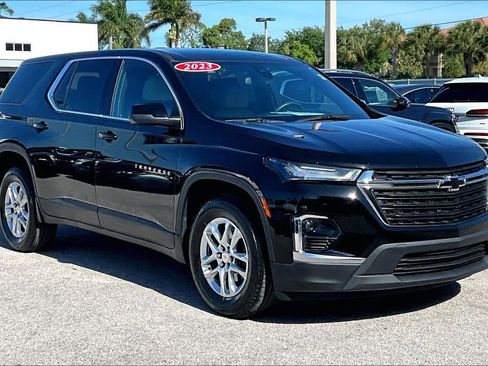Used 2023 Chevrolet Traverse LS FWD image 2