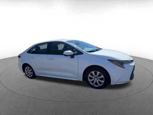 Used 2025 Toyota Corolla LE FWD image 2