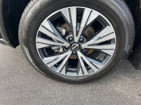 Used 2022 Nissan Rogue SV image 9