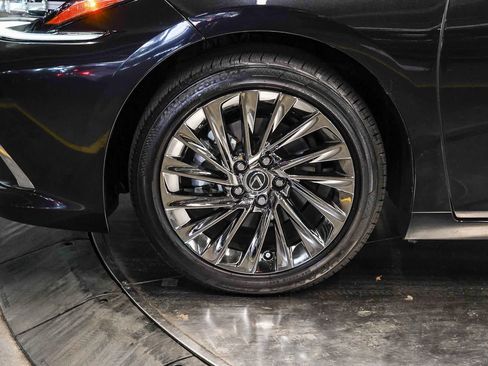 Used 2025 Lexus ES 300h w/ Accessory Package (Z2) FWD image 9
