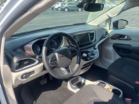 Used 2024 Chrysler Voyager LX FWD image 12