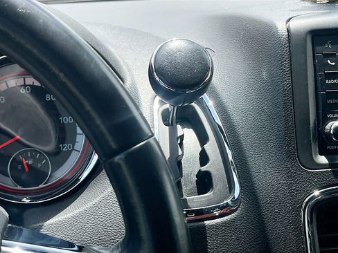 Used 2019 Dodge Grand Caravan SXT FWD image 16