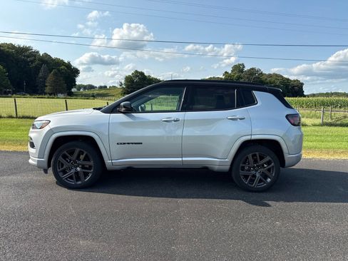 Used 2025 Jeep Compass Limited w/ High Altitude Package AWD/4WD image 1